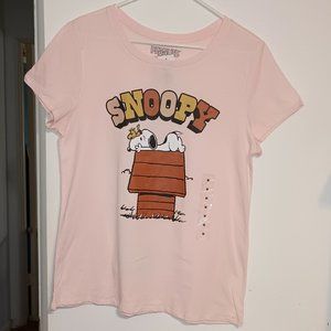 NWT ~ Officially Licensed Women's Classic Snoopy Graphic T-Shirt (Size: Medium)